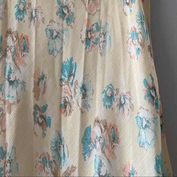 ☁️ Dreamy vintage floral tiered midi dress - Picture 3 of 8